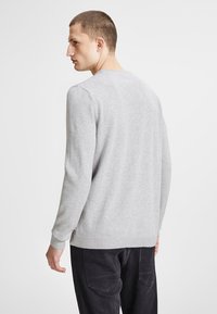 Jack & Jones JJEBASIC CREW NECK NOOS - Neule - light grey