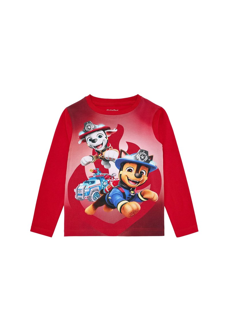 Rotes Langarm-T-Shirt mit Cartoon-Hunden in Feuerwehranzügen, mit einem Übergang von rotem zu pinkem Hintergrund und grafischen Fahrzeugdetails.