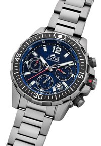 Orologio cronografo Lotus con cassa e bracciale in acciaio inox, quadrante blu con dettagli argentati, lunetta nera e più quadranti secondari.