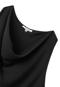 Top senza maniche di colore nero in tessuto liscio con scollatura drappeggiata. L'etichetta mostra "Terranova" e la taglia "2XL". Design semplice ed elegante.