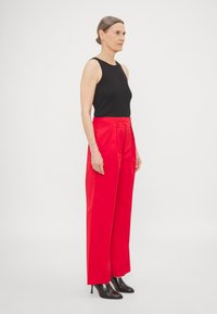 Marella MAILLE - Auduma bikses - rosso