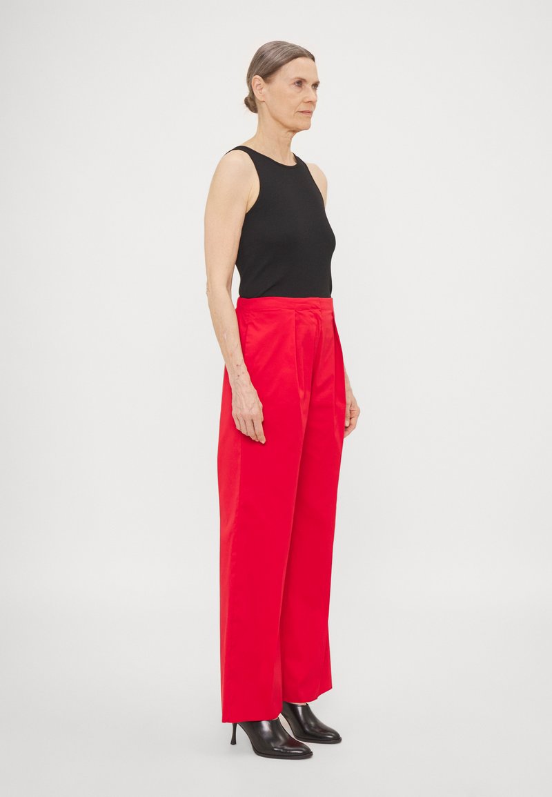 Marella MAILLE - Auduma bikses - rosso