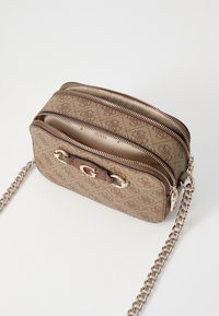 Thumbnail Image 3