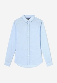 Lichtblauwe, langemouwen knoopshirt met een fijne streep patroon, klassieke kraag en afgeronde zoom. Gemaakt van lichtgewicht stof.