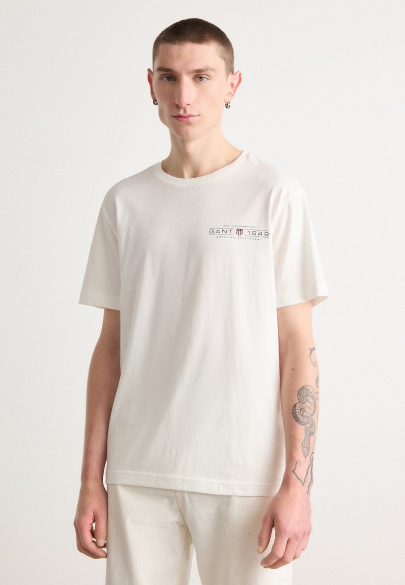 GANT PRINTED GRAPHIC - Triko s potiskem - eggshell