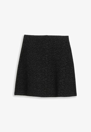 Jupe mini noire texturée avec un motif tissé, présentant une forme évasée et une finition lisse, adaptée pour un port décontracté ou habillé.