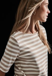 Street One GESTREIFTES - Triko s potiskem - beige