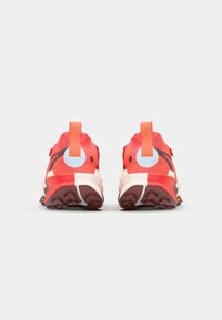 Nike Performance ZOOMX ZEGAMA 2 - Løpesko for mark - hyper crimson/dark team red/glacier blue/sail