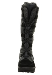 Schwarzer Winterstiefel mit einem gesteppte Nylon-Obermaterial, gefüttert mit Kunstpelz, Schnürdesign und einer strukturierten Gummisohle für besseren Grip.