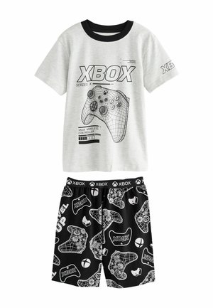 Hallide hallhalli T-särk, millel on must ribikraega, sisaldab Xboxi kontrolleri graafikat; mustad lühikesed püksid valge kontrolleri ja "LEVEL UP" teksti mustriga.