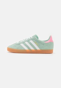 Nem kiválasztott, hazy green/footwear white/bliss pink