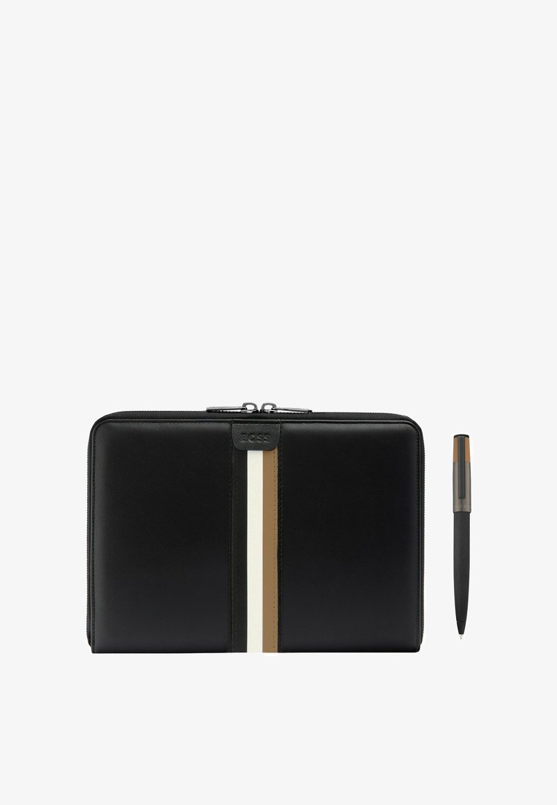 Organisateur zippé en cuir noir avec des rayures centrales blanches et marron clair, accompagné d'un stylo noir avec un capuchon assorti marron clair et argenté.