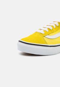 Vans OLD SKOOL  - Zapatillas - blazing yellow/true white