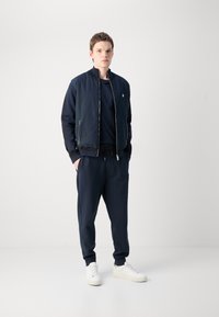 BOSS DARMANDO - Lengva striukė - dark blue