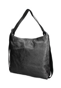 Zwarte leren schoudertas met een soepele textuur, verstelbare dubbele schouderbanden en een eenvoudig, onversierd ontwerp.