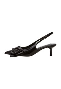 Punta in vernice nera con slingback, con una punta affilata e un grande fiocco lucido sul fronte, accompagnata da un tacco discreto.