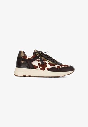 Carmela, ZAPATILLA DE MUJER CON CUÑA - Zapatillas - marron