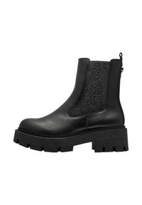 Bottines noires en cuir avec un panneau latéral en élastique texturé, semelle crantée épaisse et languette au talon pour un enfilage facile.