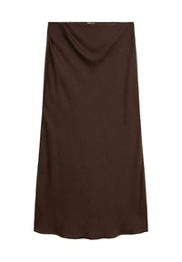 Jupe marron, de longueur genou, en tissu lisse avec un design drapé et une taille élastique pour confort et flexibilité.