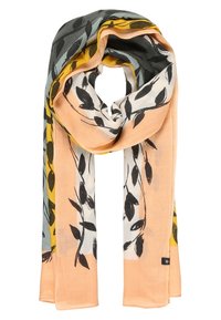 Écharpe pêche, jaune et grise avec imprimé de feuilles et branches noires, bouclée librement avec une étiquette en tissu attachée près du bord inférieur.