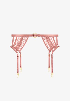Garter belt en dentelle et satin de couleur rose pâle, avec des garnitures dorées, des bretelles réglables et un détail en forme d'anneau central avec un design semi-transparent.