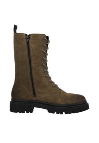 Botas de ante marrón con cordones y cremallera lateral, suela de goma y superficie texturizada. Presenta ojales plateados y una lengüeta en el puño para ponerlas y quitarlas fácilmente.