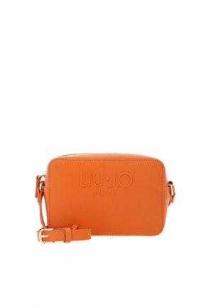 Bolso bandolera rectangular naranja con correa ajustable, hebilla dorada y "LIU JO MILANO" grabado en el centro delantero.