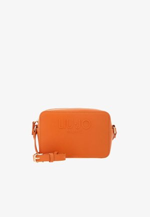 Bolso bandolera rectangular naranja con correa ajustable, hebilla dorada y "LIU JO MILANO" grabado en el centro delantero.