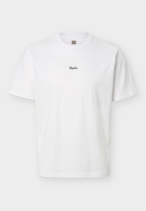 Biely tričko s krátkym rukávom a okrúhlym výstrihom, so malým čiernym logom "Rapha" umiestneným na strede hrudníka.