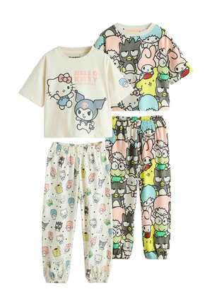 Zwei Sets Kinder-Pyjamas mit pastellfarbenen Hello Kitty und Freunde Motiven; ein Set ist weiß mit großen Charakteren, das andere mehrfarbig mit durchgehendem Muster.