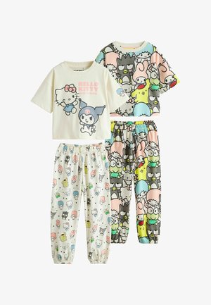 Dos juegos de pijamas infantiles con estampados en colores pastel de Hello Kitty y amigos; un conjunto blanco con personajes grandes, y otro multicolor con patrones repartidos por todo el tejido.