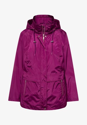 Fialová nepromokavá bunda s kapucí, elastickými šňůrkami, bočními kapsami na zip a stáhnutým pasem pro nastavitelné nohavice. Hladký, lesklý povrch.