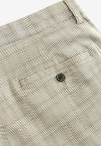 Next CHECK - REGULAR FIT - Šortky - stone