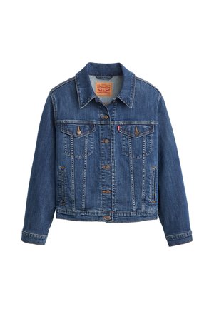 Giacca in denim, blu scuro, design classico con tasche sul petto e laterali, chiusura con bottoni e dettagli cuciti. Texture morbida e vestibilità strutturata.