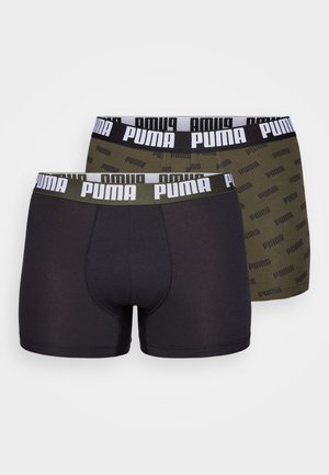 Mustast ja oliivrohelisest värvist bokserid, millel on Puma logo vöö, sisaldades ühte ühtlast ja ühte mustrilist paari, valmistatud venivast kangast.