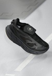 adidas by Stella McCartney ADISTAR - Treniņkurpes - core black/utility black/almond milk