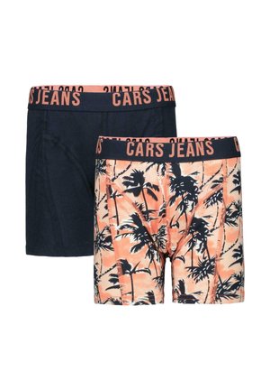 Twee paren herenboxers: één in marineblauw, de ander met een perzikkleurige achtergrond en zwart palmbomenpatroon. Beide hebben een elastische tailleband van "CARS JEANS".