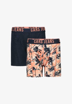 Twee paren herenboxers: één in marineblauw, de ander met een perzikkleurige achtergrond en zwart palmbomenpatroon. Beide hebben een elastische tailleband van "CARS JEANS".