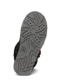 Black footwear with a textured gray rubber sole, featuring wavy patterns and circular cutouts, branded with "EVERAU" on the side.