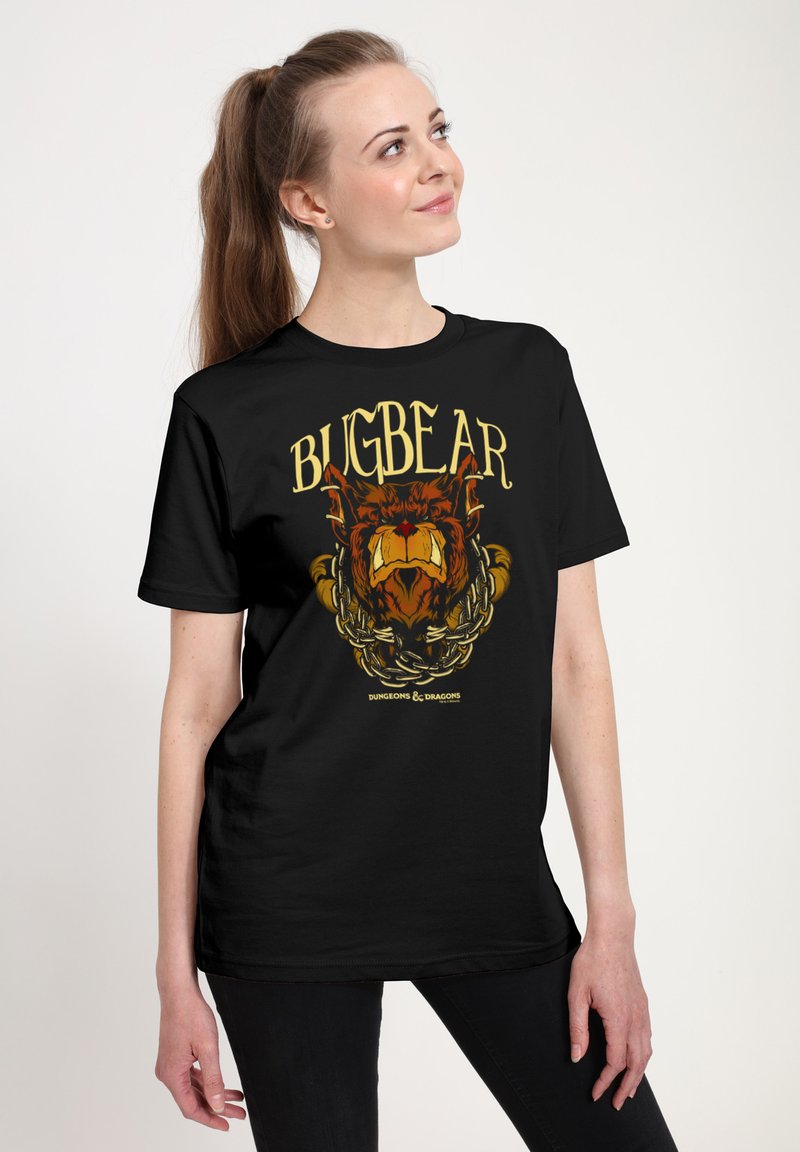 Černé bavlněné tričko s barevným grafickým potiskem obličeje bugbeara a designem řetězu, text říká "BIGBEAR" a "Dungeons & Dragons."