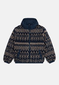 Jachetă din fleece cu un model geometric în nuanțe de navy, crem și albastru, având glugă, fermoar frontal și buzunare laterale. Material texturat.