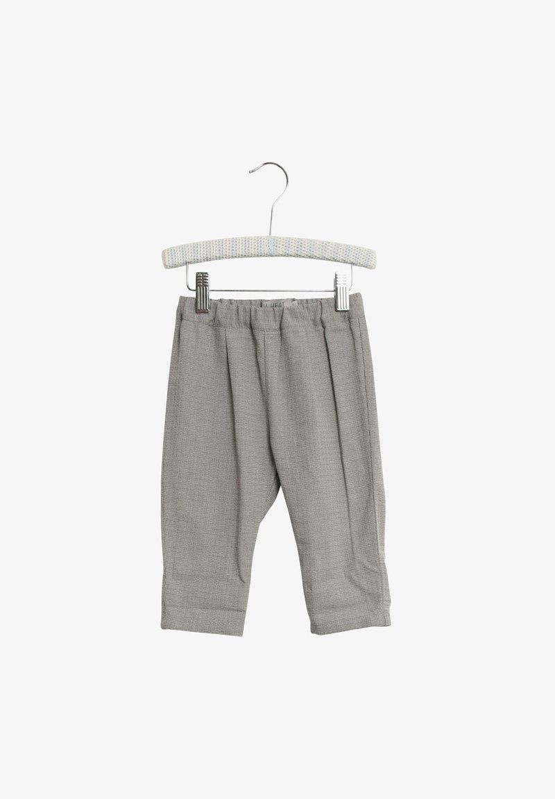 Un pantalon pour tout-petit à carreaux gris avec une taille élastiquée, suspendu sur un cintre rembourré avec des clips métalliques, sur fond blanc.