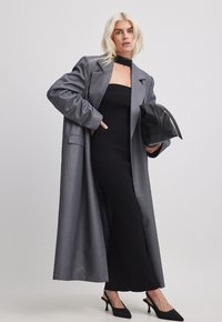 NA-KD Maksikleit - black