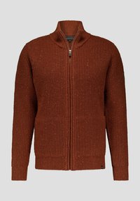 Roestkleurige cardigan met een geribde textuur, hoge kraag en twee voorzakken. Heeft subtiele spikkels en een merklabel aan de zoom.