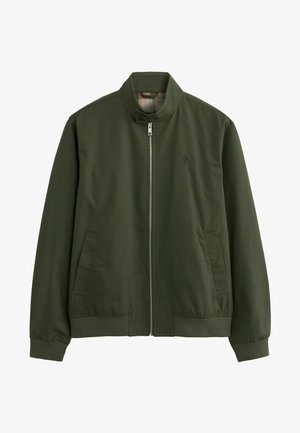 Giacca verde oliva, tessuto leggero, colletto alto, zip frontale, tasche laterali, polsini e orlo a coste, logo discreto sul petto.