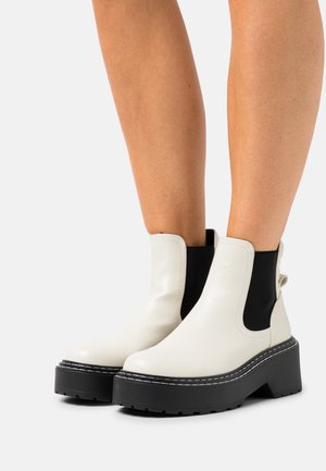 ONLBOSSI CHELSEA BOOT - Enkellaarsjes met plateauzool - offwhite