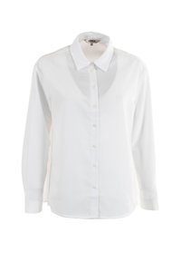 Camisa blanca de manga larga con cuello abotonado, frontal completo de botones y dobladillo ligeramente curvado; fabricada con una tela suave.