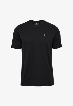 Schwarzes Baumwoll-T-Shirt mit kurzen Ärmeln, Rundhalsausschnitt und einem kleinen weißen Drei-Pfeile-Logo auf der linken Brustseite. Weicher Stoff, schlichtes Design.