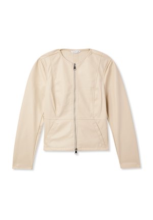 Giacca in ecopelle beige con scollatura rotonda, zip frontale, due tasche laterali e cuciture affusolate. Maniche lunghe con silhouette aderente.
