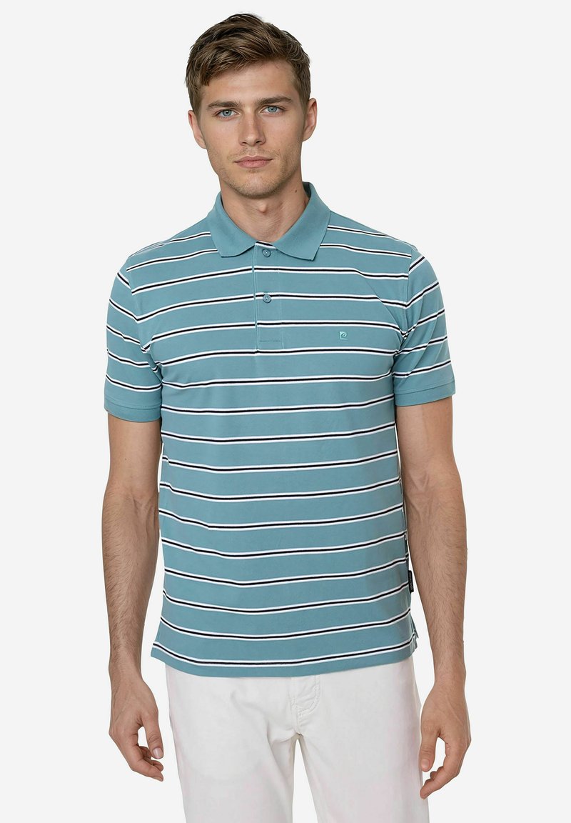 Teal polo shirt met witte en marineblauwe horizontale strepen, drieknoopsluiting, korte mouwen, zacht materiaal, klein logo op de borst.
